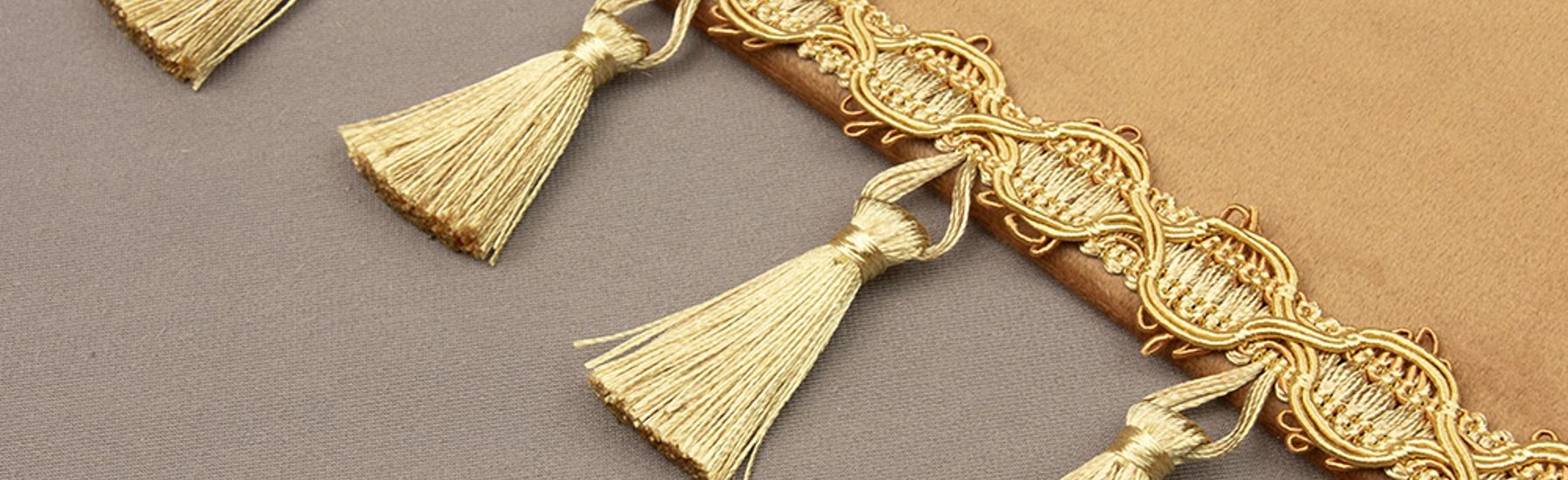 Что такое шторная бахрома? Как ее сочетать со шторами?